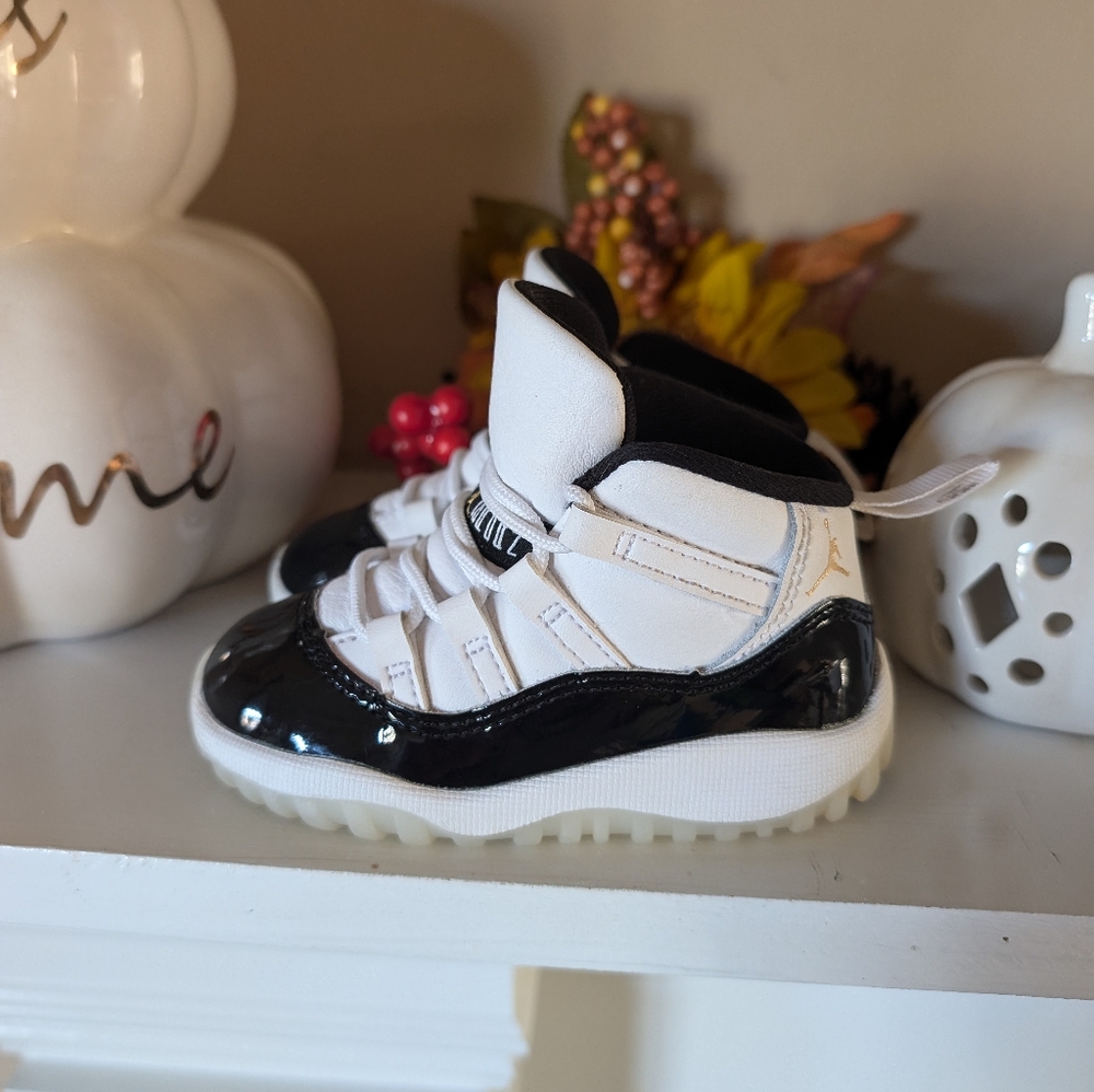 Nike Air Jordan 11 Retro Toddler Shoes - Picture 1 of 8